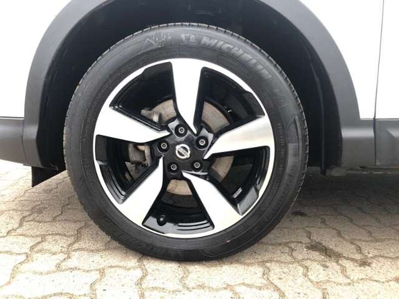 Nissan Qashqai N-Connecta 1.2 DIG-T Navi Keyless Rückfahrkam. Pan