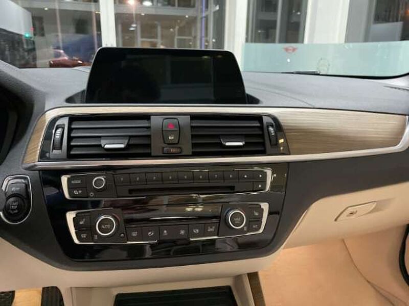 BMW 220 i Luxury Line Cabrio Leder LED Navi Keyless Kurven