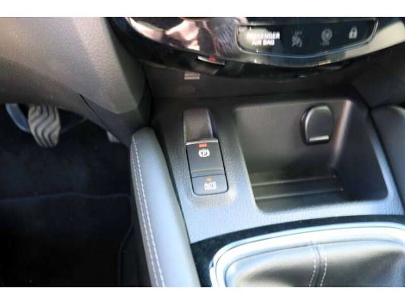 Nissan Qashqai Zama 1.3 DIG-T Navi Keyless e-Sitze Rückfahrkam. P